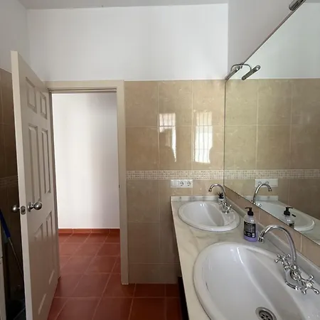 Triple Con Bano Compartido Sevilla Deluxe Rosales *
