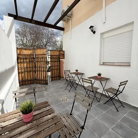 Triple Con Bano Compartido Sevilla Deluxe Rosales Los Rosales (Seville)